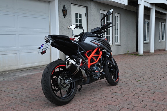 KTM 125 Duke 3 of 5