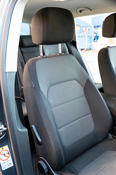 Volkswagen Passat 24 of 30