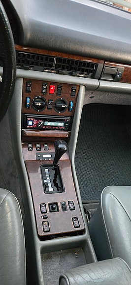 Mercedes-Benz 560 SEL 17 of 28