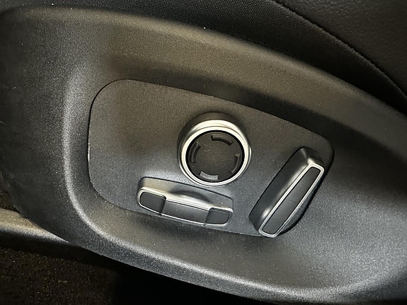 Jaguar I-PACE 15 of 21