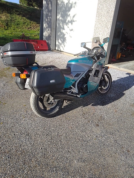 Honda VF 1000 F-ll 3 of 5