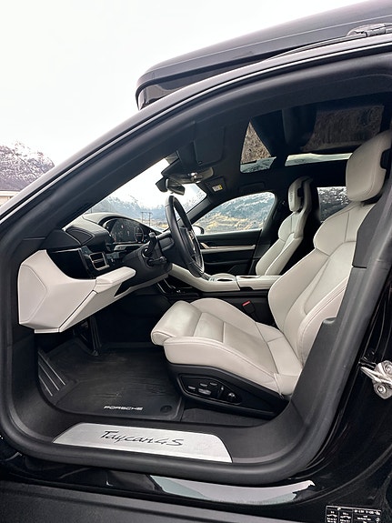 Porsche Taycan Cross Turismo 14 of 30