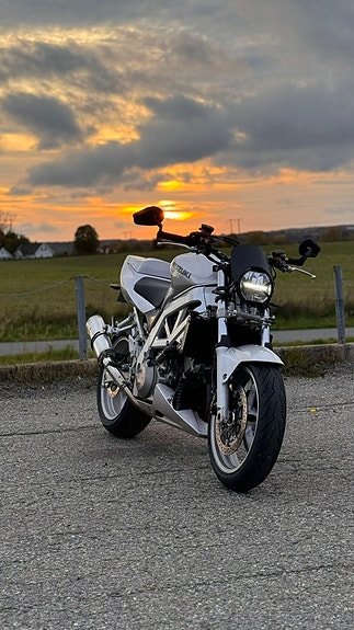 Suzuki SV 1000 S 2 of 6