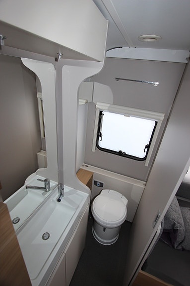 Adria Adora 572 UT /solselle/fortelt og movere 14 of 17