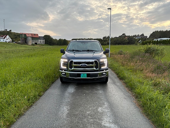 Ford F-150 2 of 5