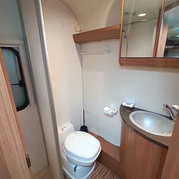 Adria Adora 563 pt 23 of 26