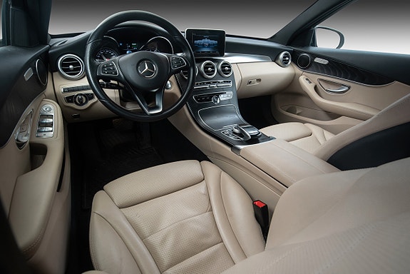 Mercedes-Benz C350 11 of 30