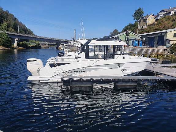 BENETEAU BARRACUDA 8 MED SUZUKI 300 APX OG MYE UTSTYR