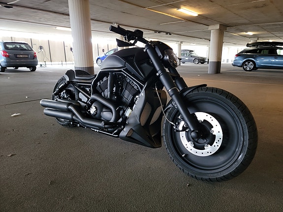 Harley-Davidson V-Rod 2 of 5