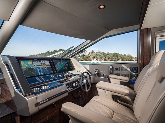 Sunseeker 88 Yacht 8 of 13
