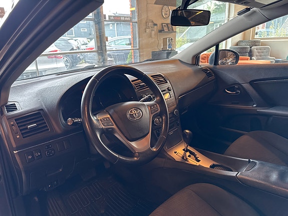 Toyota Avensis 12 of 18