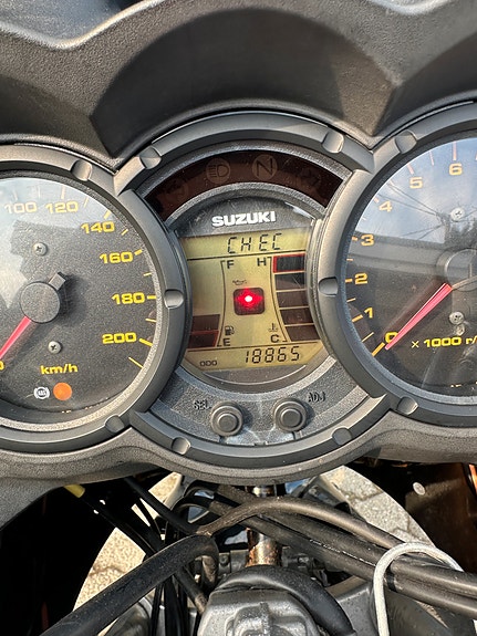 Suzuki DL 650 V-Strom 4 of 5