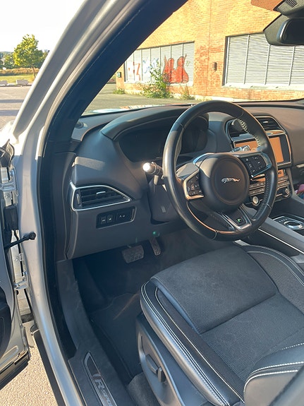 Jaguar F-PACE 7 of 28
