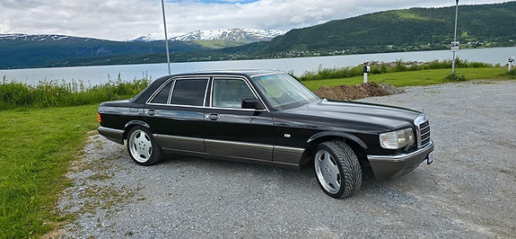 Mercedes-Benz 560 SEL 7 of 28