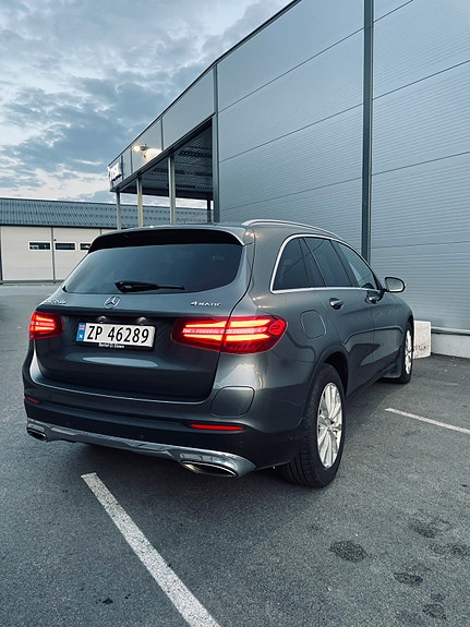 Mercedes-Benz GLC350 e 4 of 11