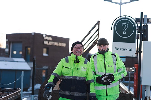 Vi har det veldig fint sammen på jobb, og selv om vær og vind noen ganger kan være utfordrende, så er det ikke  noe problem når man har en hyggelig arbeidshverdag sammen med sine kollegaer.