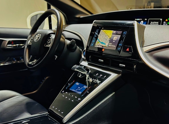 Toyota Mirai 14 of 30