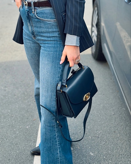 Selger lekre vesker fra Mulberry