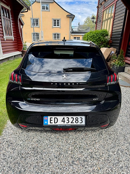 Peugeot 208 3 of 10