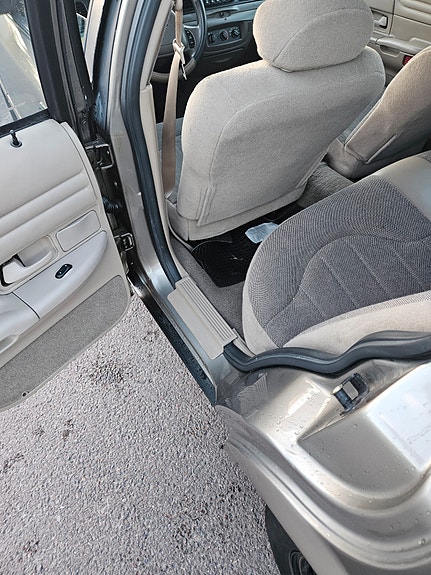 Ford Crown Victoria 10 of 15