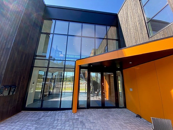 Inngangsparti til vårt kontor.