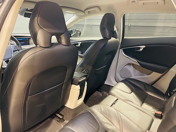 Volvo V40 Cross Country 28 of 30