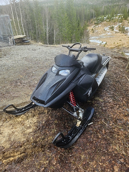 Ski-doo Summit 550f 2 of 5