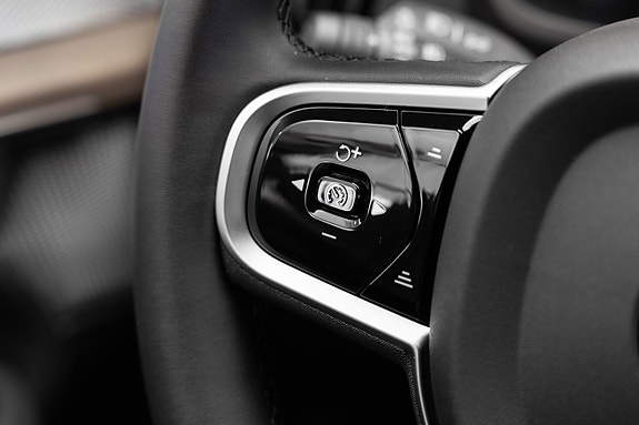 Volvo XC90 16 of 26