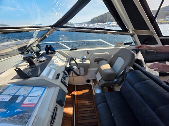 Sunseeker 40 Travado med akter Cabin, mye påkostet og stor badeplattform 27 of 30