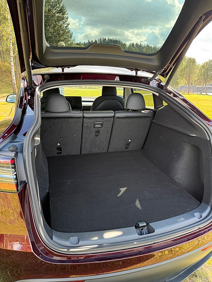 Tesla Model Y 16 of 23
