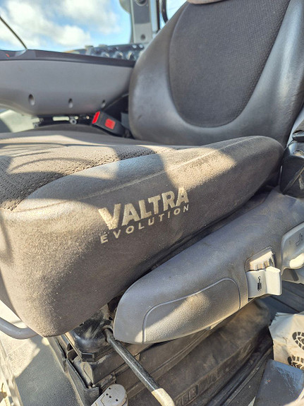 Valtra T 234 Versu 2017, kr 999 000,-