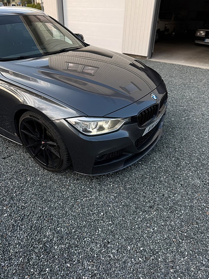 BMW 320d 3 of 5