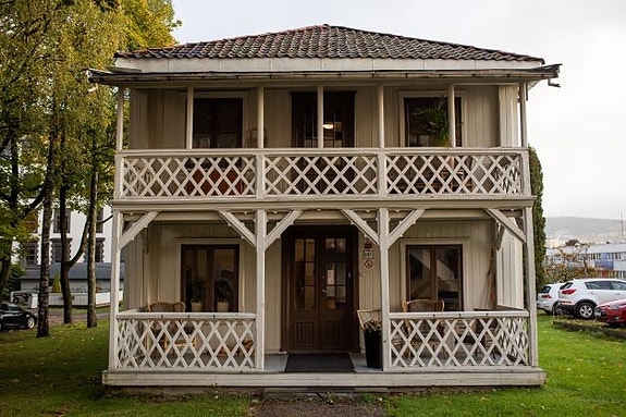 Vi holder hus i et tradisjonsrikt bygg på Lovisenberg i Oslo.