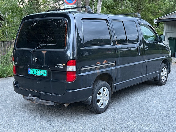 Toyota HiAce 4 of 22