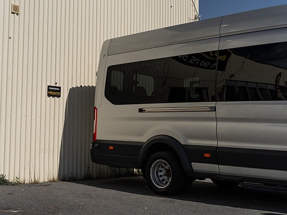 Ford Transit 460L Kombi 3 of 5