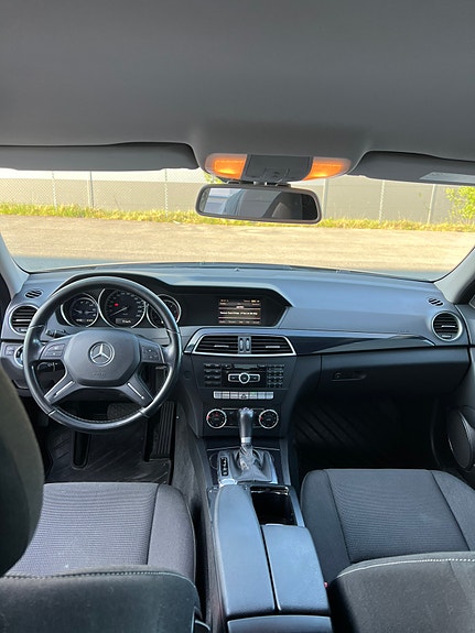 Mercedes-Benz C180 8 of 12