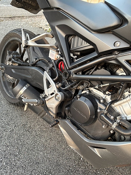 Honda CB 125 R 6 of 15