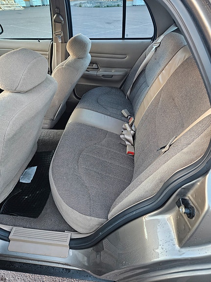 Ford Crown Victoria 13 of 15
