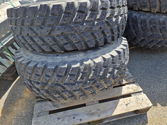 Ukjent merke Nokia TRI 2 400/80R28 og 540/80R38 komplette hjul, kr 45 000,-