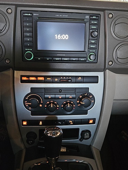 Jeep Commander 14 of 30