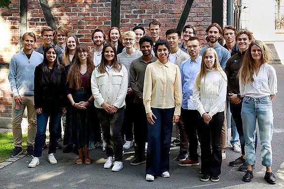 Et kull scholars - foran Smia der Aker ble grunnlagt