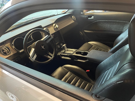Ford Mustang 11 of 15