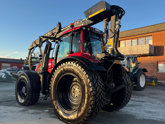 Valtra T235D RED EDITION KESLA 326T KRAN ALT UTSTYR 2021, kr 2 250 000,-
