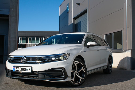 Volkswagen Passat 3 of 28