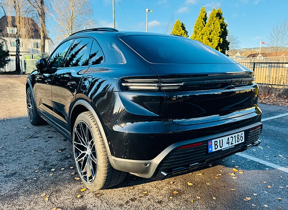 Porsche Macan 6 of 30
