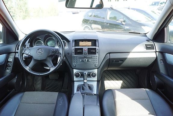 Mercedes-Benz C-Klasse 29 of 30