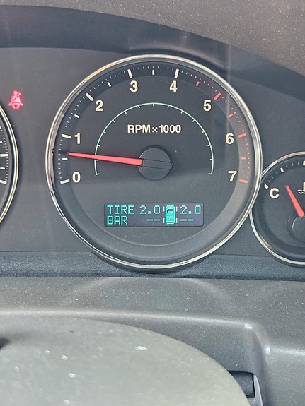 Jeep Commander 22 of 30