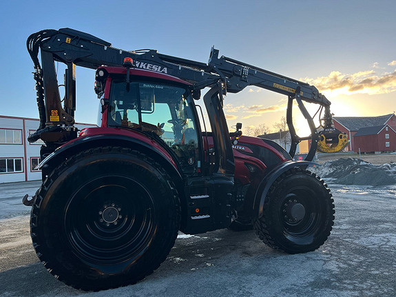 Valtra T235D RED EDITION KESLA 326T KRAN ALT UTSTYR 2021, kr 2 250 000,-