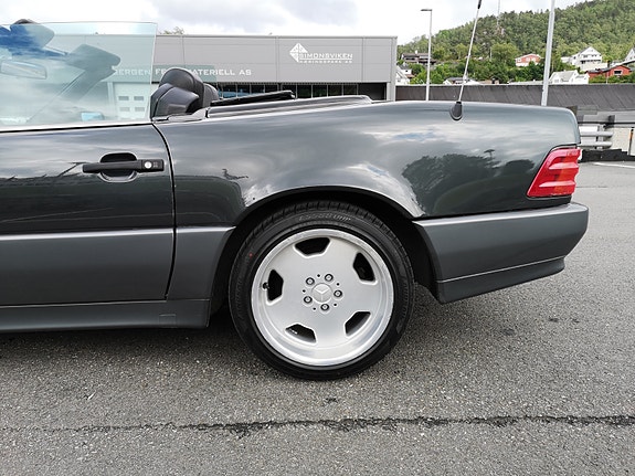 Mercedes-Benz SL300 10 of 26