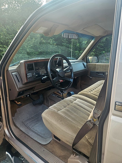 Chevrolet Silverado 16 of 19